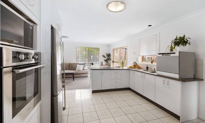 Killarney Vale House | Family Relaxation, close to Lake and Beaches.