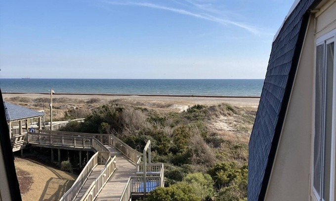 Morehead City Condo | Family resort atmosphere on beautiful Atlantic Beach, North Carolina