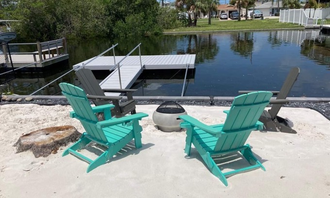Hudson Beach Estates House | Family Retreat On the Canal!