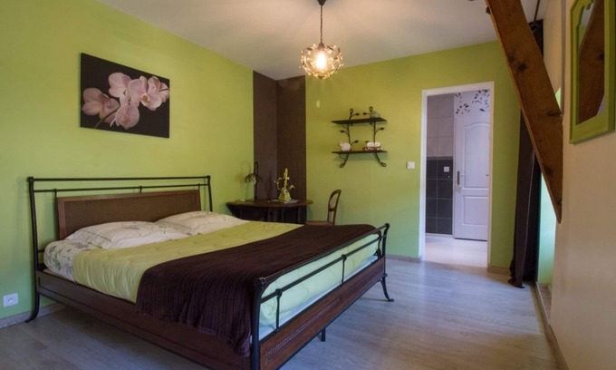 Saint-Affrique House | Family room-Suite-Ensuite with Shower