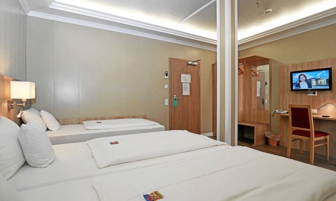 Rheinfelden Apartment | Family room with shower and WC