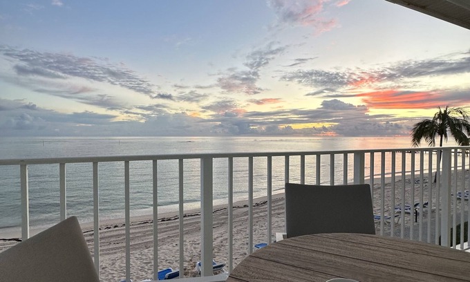 Colliers Bay Condo | FAMILY SIZE CONDO VIEWS OF CARIBBEAN,MANY AMENITIES, FREE WIFI, NO RESORT FEES