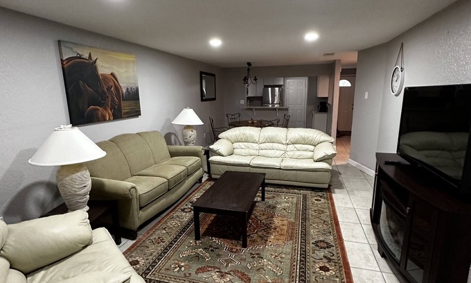 Ocala House | Family sized apartment in SW ocala near the Rainbow river and WEC
