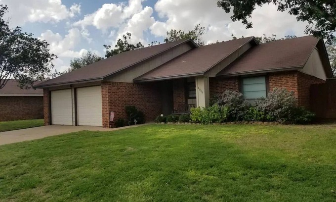 Midland House | Family-sized home with quick access to the loop!