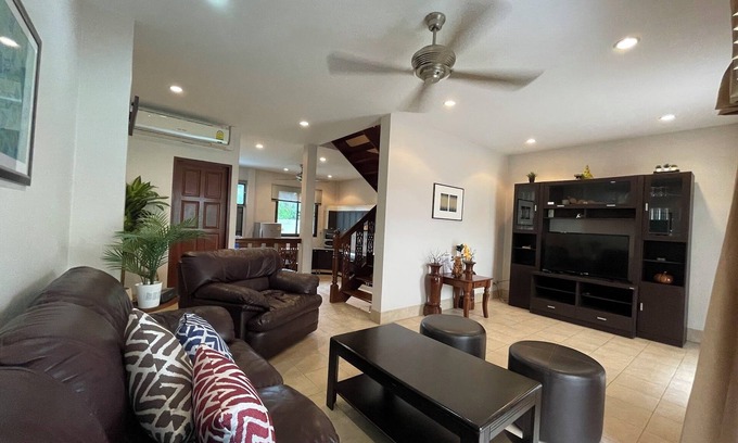 Cha-am House | Family-sized townhouse, a few minutes walk to Cha-am beach and restaurants.