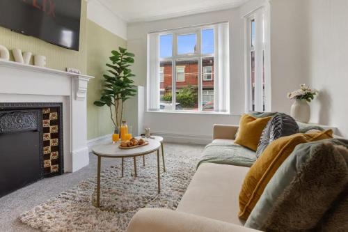 Levenshulme House | Family - Sleeps 6 - Garden - Parking