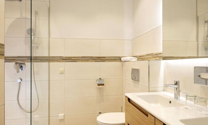 Speyer House | Family Standard Shower/WC - Hotel Löwengarten