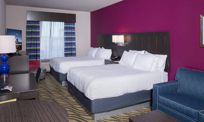 Hutchinson House | Family Stay in a Stylish Suite! Free Breakfast!