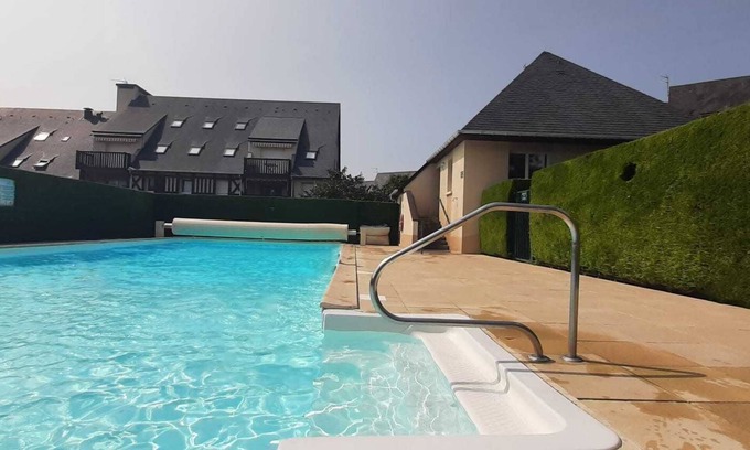 Touques Apartment | Family T2 with pool and garden in Touques