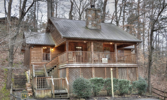 Sevierville Cabin | Family Tyme #78 - Charming & Clean Log Cabin!