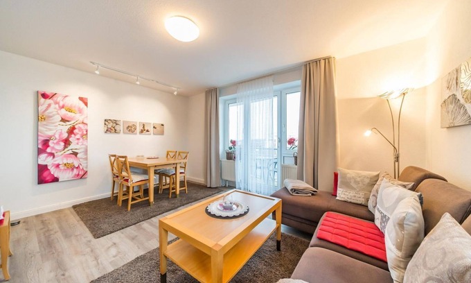 Schillig Apartment | Family vacation apartment close to the beach on the North Sea with balcony and sea view - Hus