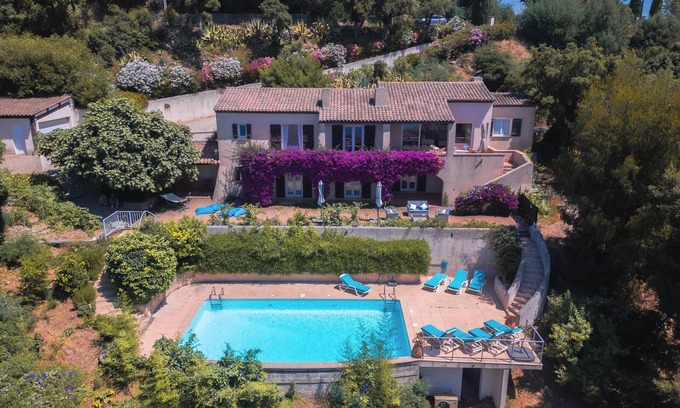 Le Rayol Villa | Family villa with pool, sea view and Golden Islands (10 people)