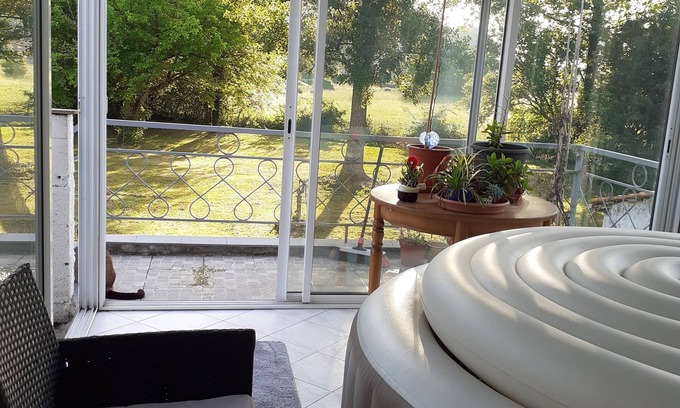 Eymet House | Family villa, ideal for relaxing with swimming pool and jacuzzi.