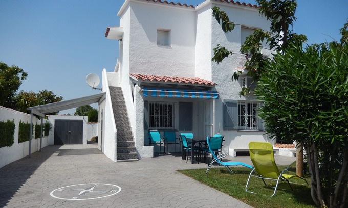 Castello d'Empuries Villa | Family villa on the Costa Brava. Down 10% in June and September.