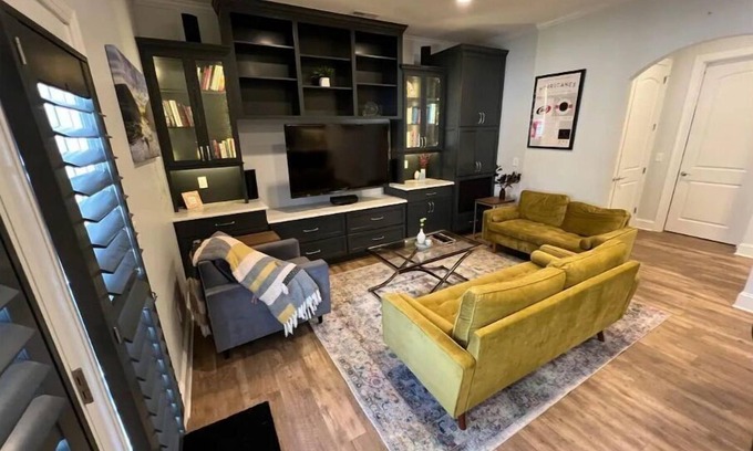Garner House | Fancy Private Basement near DTR