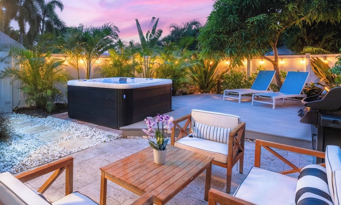 Pompano Beach House | Fanta-Sea Cove- Enjoy the tropical oasis with spa and short drive to the beach.