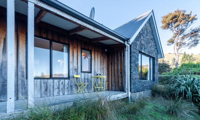 Akaroa House | Fantail Cottage with Sea Views - Akaroa Home