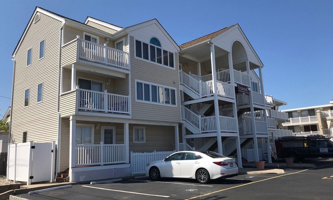 Seaside Heights Condo | Fantastic 2-bedroom condo 1 block from the beach
