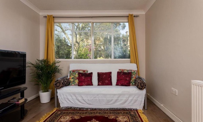 Brockley Apartment | Fantastic 2BD Garden Flat in South London!