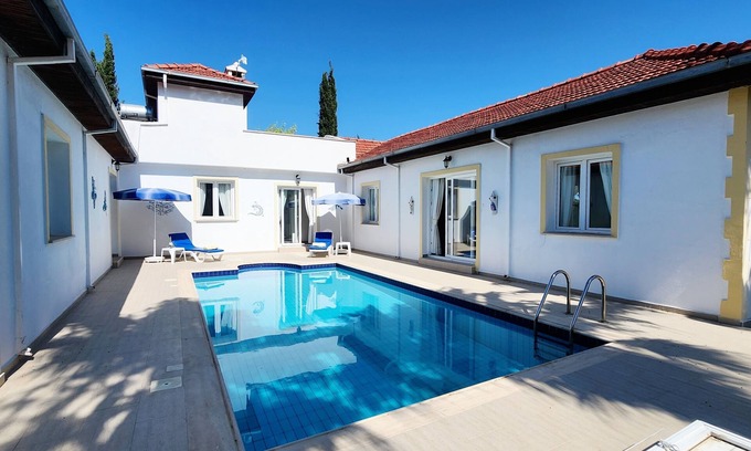 Kyrenia District Villa | Fantastic 3 bedroom villa within walking distance to the sea