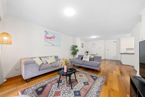 Pyrmont Apartment | Fantastic 3BR Apt with Parking & Darling Harbour - 10 mins walk