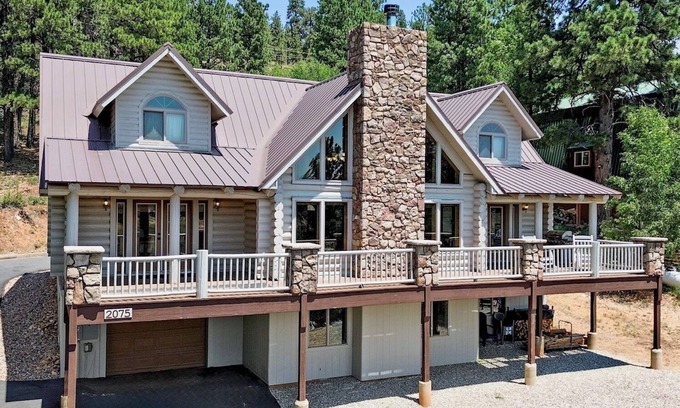 Duck Creek Village Cabin | Fantastic 5-bedroom Cabin with Wi-Fi in Duck Creek Village NEW LISTING