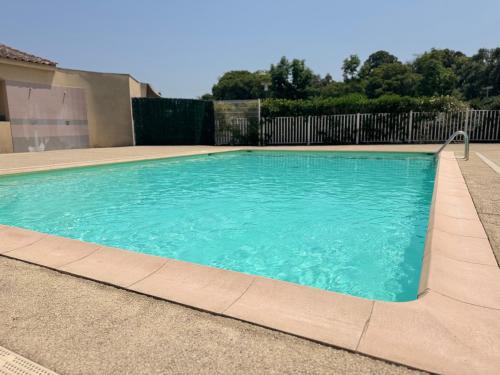 Le Pontet Apartment | fantastic apartment 75m2 Big pool private parking top location