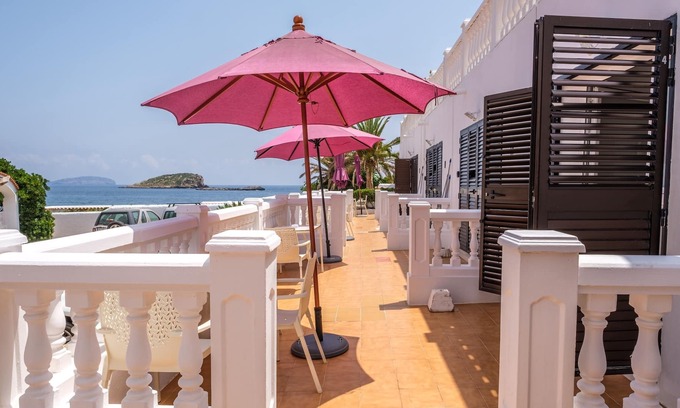 Es Canar Apartment | Fantastic Apartment by the Sea, Pool & Terrace