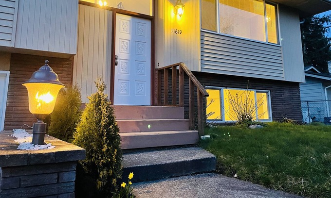 Silver Lake House | Fantastic cheerful 3BR 2 Bath family residential in Everett