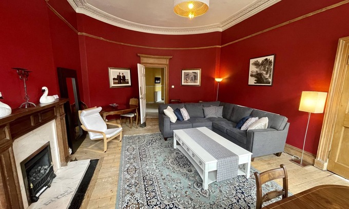 New Town Apartment | Fantastic city centre location - Spacious 3 bedroom apartment