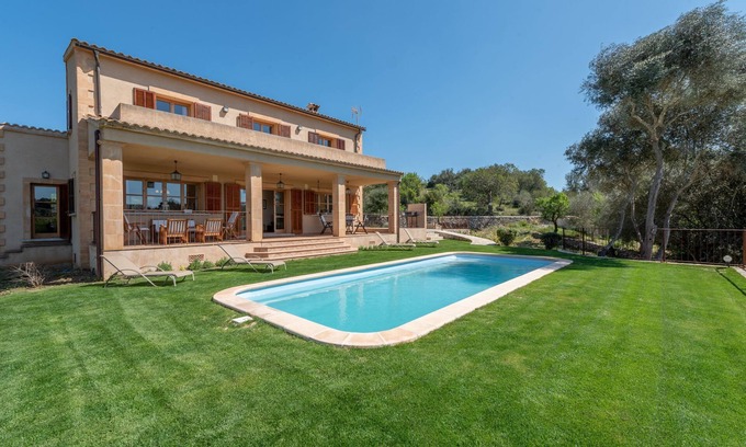 Arta Villa | Fantastic Country House with Pool, Wi-Fi, Veranda and Garden