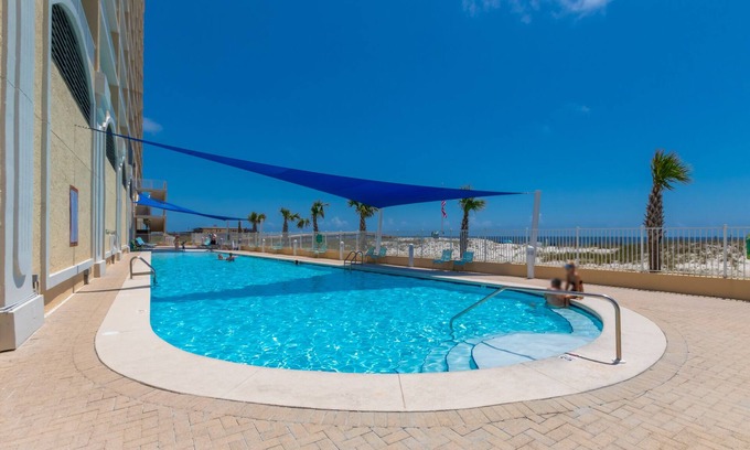 Gulf Shores Condo | Fantastic gulf front condo with Gulf view from bed. WALKING DISTANCE TO ALL!