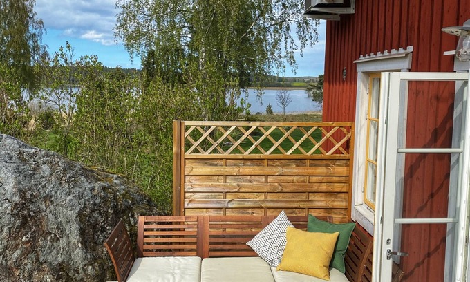 Gnesta Municipality House | Fantastic holiday home directly at the lake Nyckelsjön