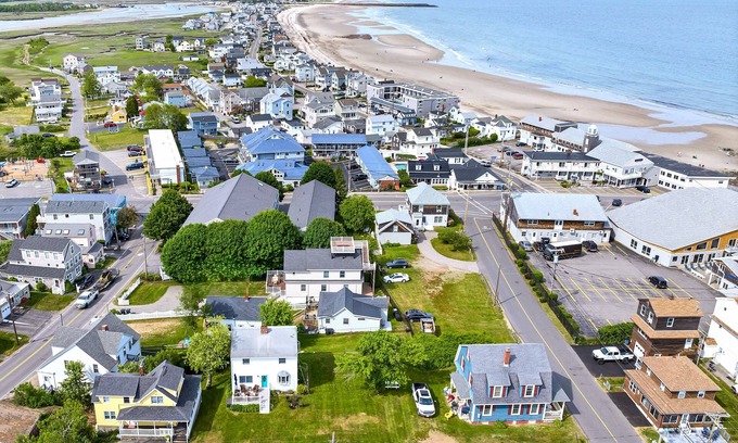 Wells Beach House | Fantastic house for large families, unique ROOFTOP DECK! 2 min. from the beach!