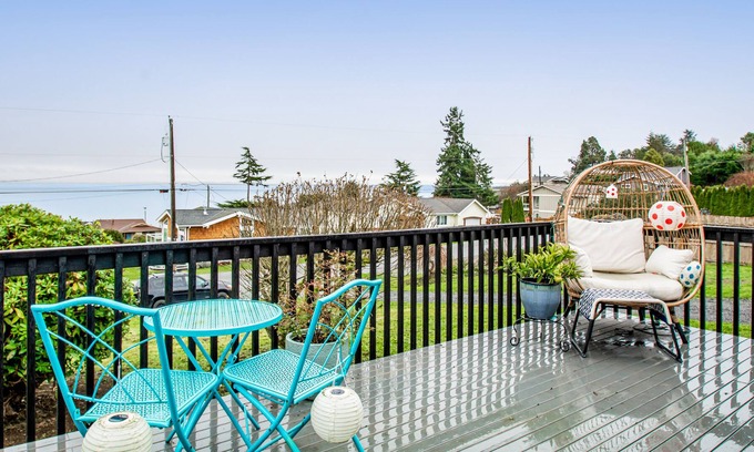Camano Island Cottage | Fantastic Island Gem W/ Port Views, Fast WiFi, Furnished Deck & Full Kitchen!