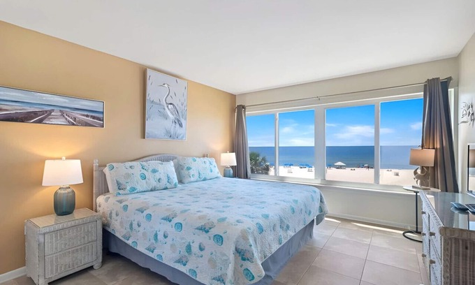 Orange Beach Condo | Fantastic King Bed 3rd Floor - Beachfront