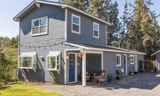 Bend House | Fantastic Location! Directly above river w/a 5 minute walk to downtown.