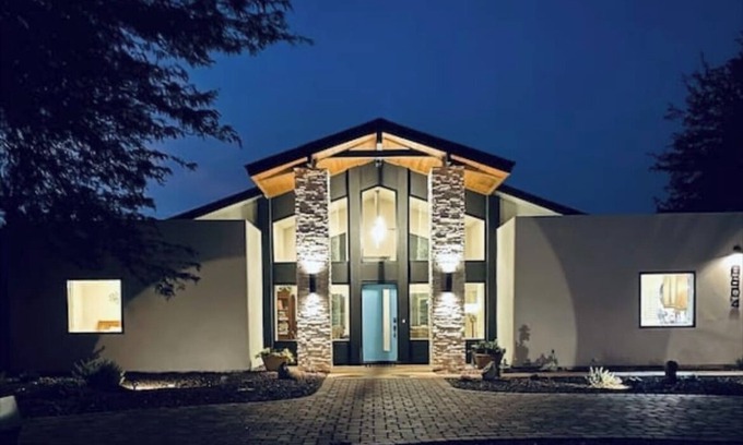 Starlight Estates House | Fantastic Location, Family Friendly, Salt Water Pool in Quiet Neighborhood!