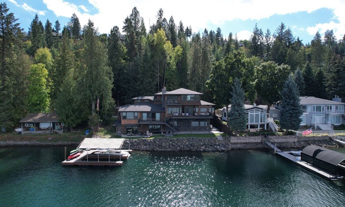 Hayden View Estates House | Fantastic Location, SW Corner of the Lake Between Country Club and Marina