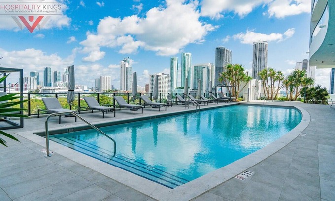 Edgewater Apartment | Fantastic New 3bed 2 Bath with Bay and city views!