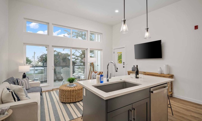 Lincoln City Condo | Fantastic Newly Constructed Ebb Street Loft, Large Deck w/Views, Short Walk to Beach, Food, & Fun