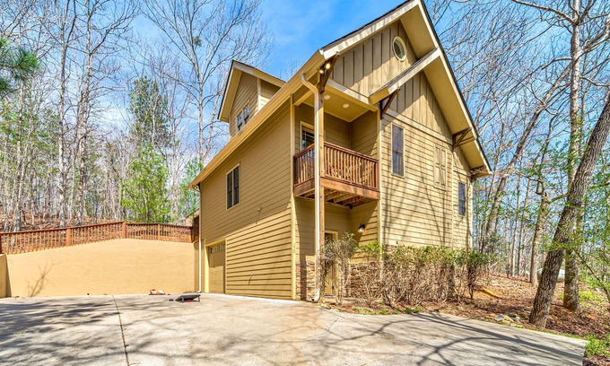 Eagle Mountain Cabin | Fantastic outdoorsy retreat with pool access, private hot tub, and game room