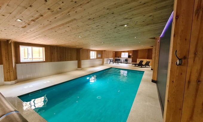 Hope Valley Cottage | Fantastic panoramic views, beautiful Peak District Cottage with Indoor Pool