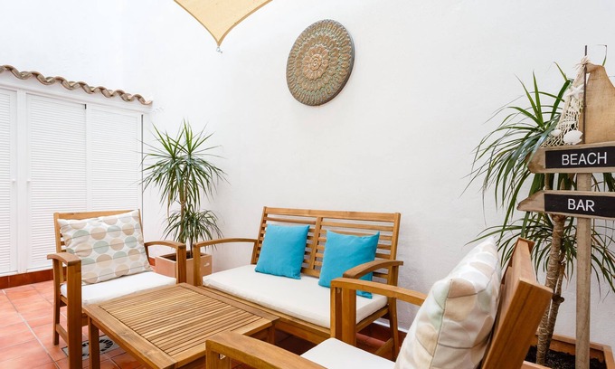 Old Town Apartment | Fantastic, recently refurbished, modern, ground floor apartment