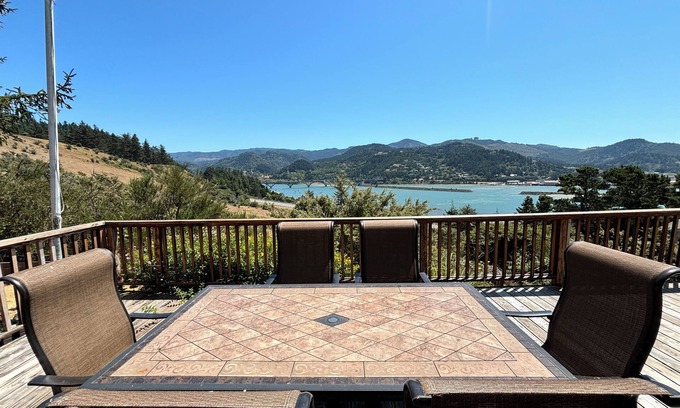 Gold Beach House | Fantastic River & Ocean Views! Family Friendly Home, Sleeps 8