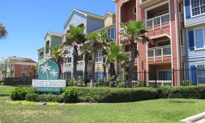 Galveston Condo | Fantastic Seawall Condo- Garden and Pool view