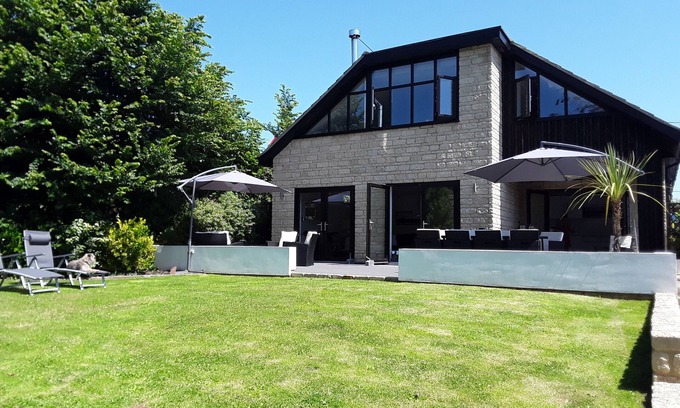 Brighstone House | Fantastic, sociable home in the beautiful village of Brighstone, with hot tub.
