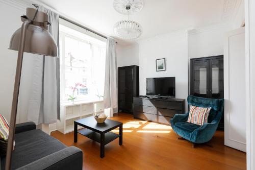 Cantelowes Apartment | Fantastic Stays at Camden
