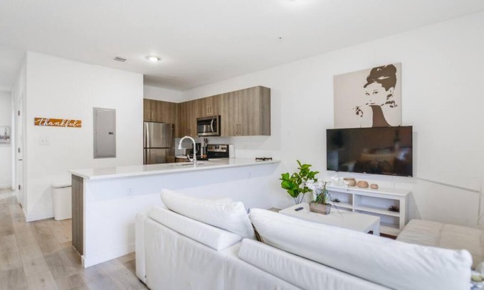 Golden Glades House | Fantastic Townhouse 15minutes from the Beach