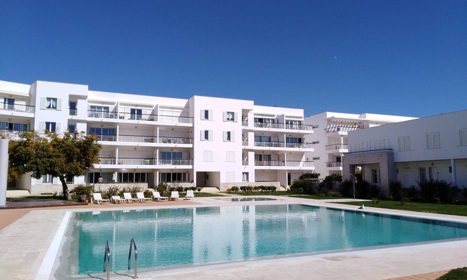 Lagos Apartment | Fantastic Tranquil Apartment by the Pool